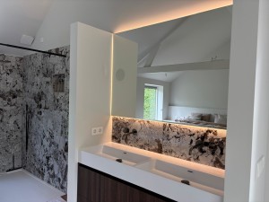 Lustro Shape 04 + Ambilight